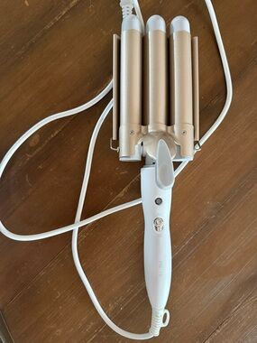 TC Triple Barrel Waver Hair Styler in White and Gold